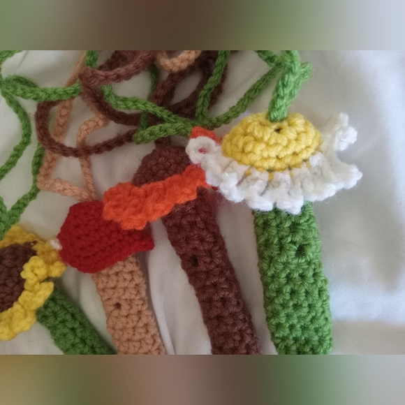 Handcrafted Pen holder crochet lanyard and keychains - Picture 3 of 8